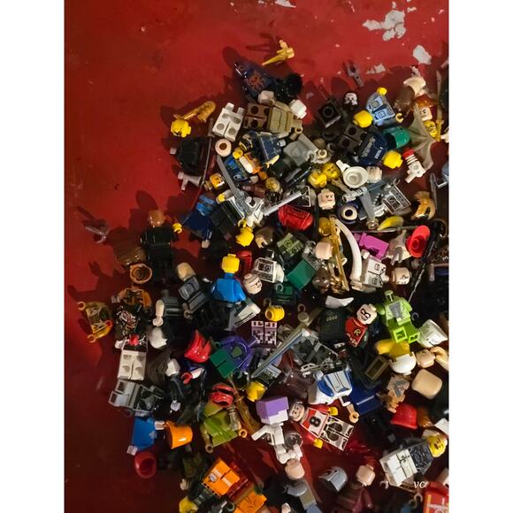 LEGO Minifigure Lot Parts Heads Legs Accessories Mixed Bulk Pieces - Picture 5 of 6